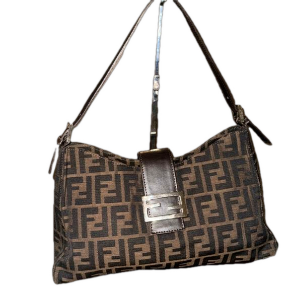 FENDI Baguette Handbag - Picture 3 of 14